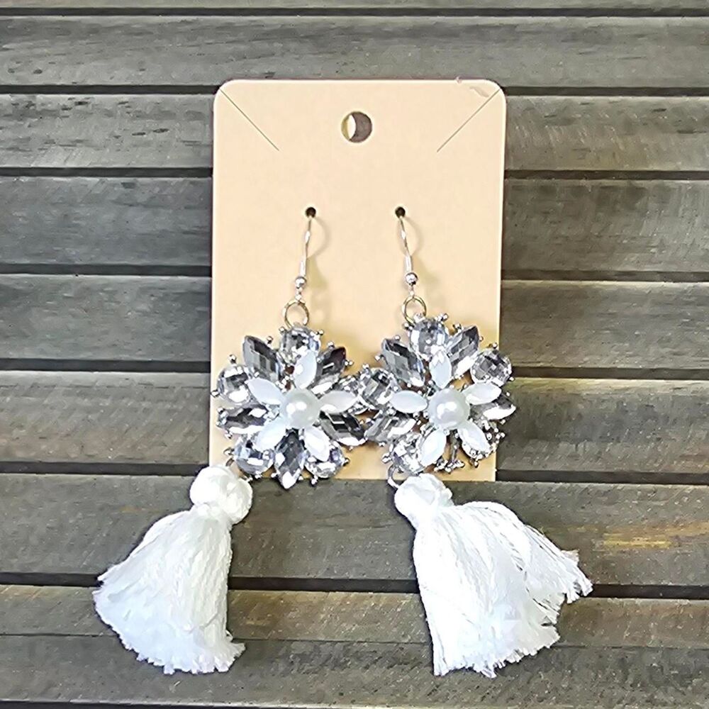 No-brand Women's White and Silver Jewellery
